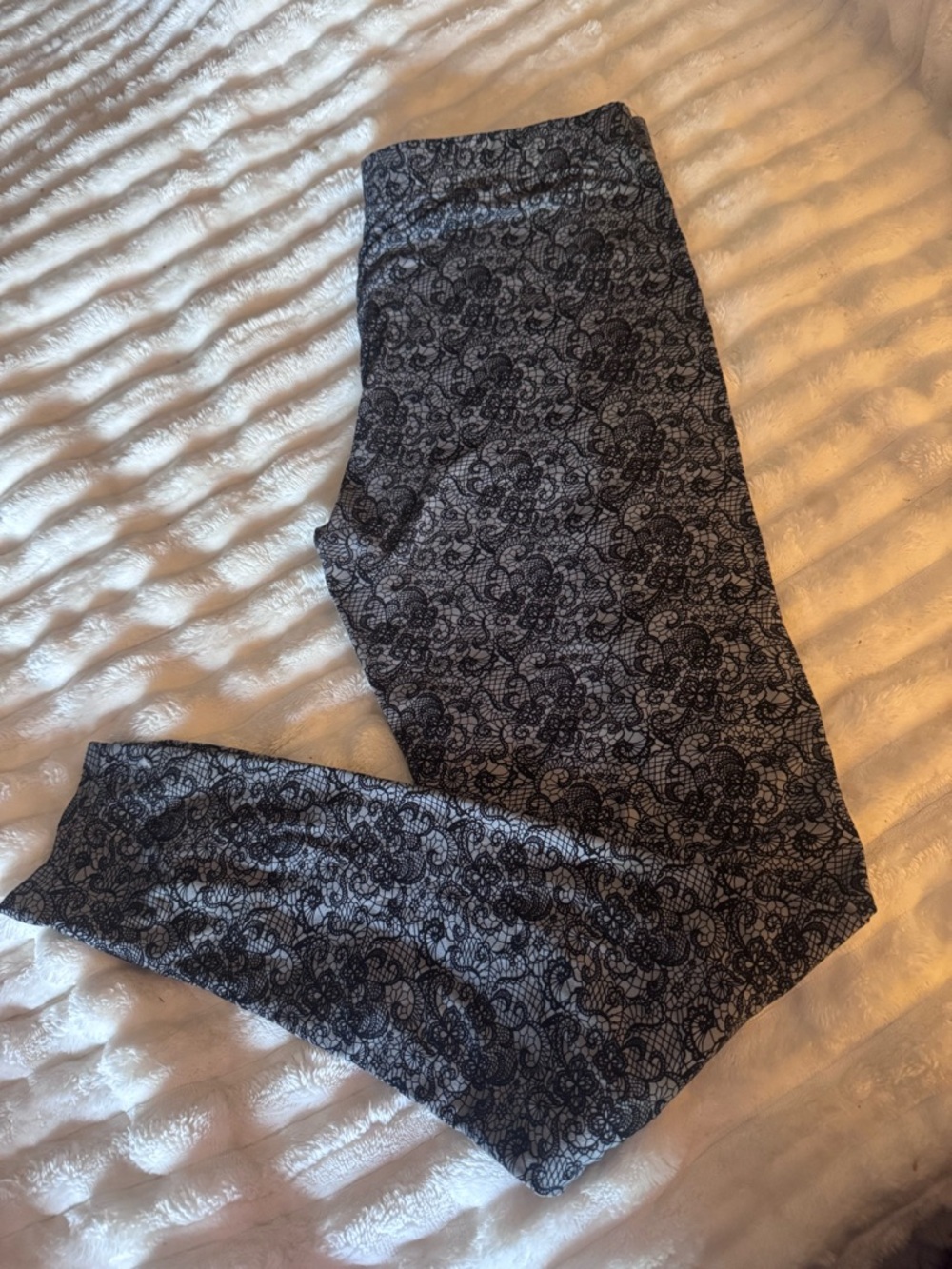Black Lace-Pattern Leggings